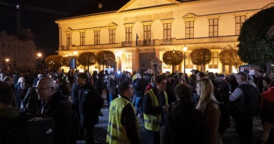 প্রেসিডেন্ট ক্যাটালিন নোভাকের পদত্যাগের দাবিতে বিক্ষোভ হাঙ্গোরিতে- সংগৃহীত