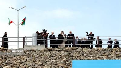 ইরান ও আজারবাইজান সীমান্তে দুই দেশের যৌথ প্রকল্প উদ্বোধন অনুষ্ঠানে ইরানের প্রেসিডেন্ট রাইসি ও আজারবাইজানের প্রেসিডেন্ট ইলহাম আলিয়েভ