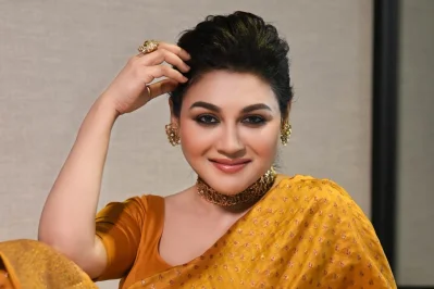 দুই বাংলার জনপ্রিয় অভিনেত্রী জয়া আহসান