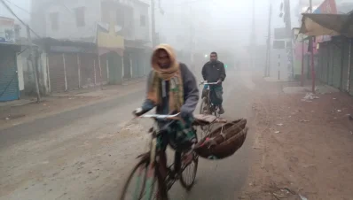 প্রয়োজন ছাড়া কেউ ঘর থেকে বের হচ্ছে না। ছবি: খবর সংযোগ