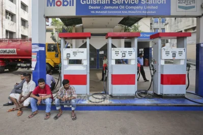 একটি পেট্রল পাম্পের চিত্র। ছবি: খবর সংযোগ