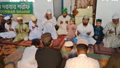 গাজীপুর ঈদের জামাত শেষে মোনাজাত করা হচ্ছে। ছবি: খবর সংযোগ