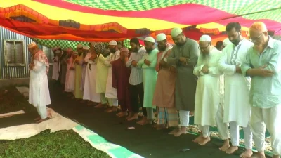 টাঙ্গাইলে ঈদ জামাত। ছবি: খবর সংযোগ