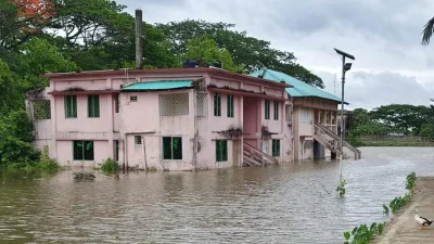 পানিতে তলিয়ে যাওয়া একটি বাড়ি। ছবি: সংগৃহীত