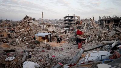 ত্রাণ নিতে আসা লোকজনের ওপর ইসরায়েলি বাহিনীর হামলা