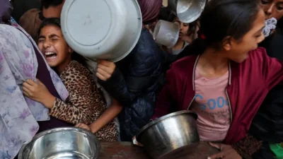 লাইনে দাঁড়িয়ে থাকা মানুষের ওপর ইসরায়েলি ড্রোন iহামলা