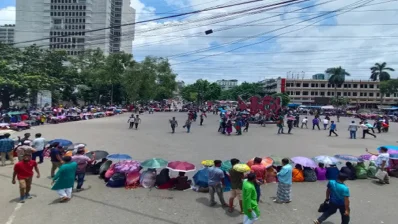 ঢাকাসহ দেশের সড়ক-মহাসড়কের গুরুত্বপূর্ণ স্থান অবরোধ করেন শিক্ষার্থীরা, রাজধানীর জিরো পয়েন্ট-পল্টন মোড়ের
