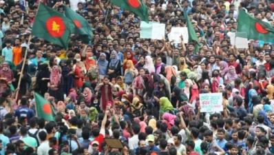 ‘বাংলা ব্লকেড’ কর্মসূচি পালন করেন শিক্ষার্থীরা।