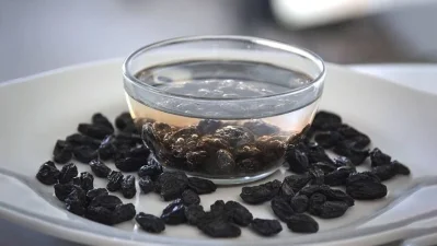 পানিতে ভিজানো কিসমিস