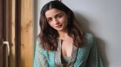 জনপ্রিয় অভিনেত্রী আলিয়া