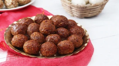 খেজুর গুড়ের নারিকেল নাড়ু