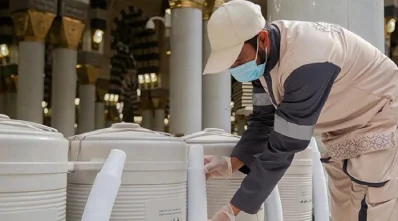 পবিত্র জমজমের পানি বিতরণ