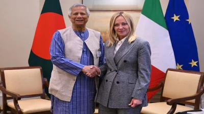 ইতালির প্রধানমন্ত্রী জর্জিয়া মেলোনির সঙ্গে বৈঠক করেন ড. ইউনূস।