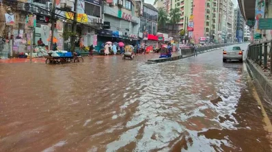 পূজার ছুটি ও টানা বৃষ্টিপাতে প্রায় জনশূন্য রাজধানী। ছবি: সুলতান সোহান