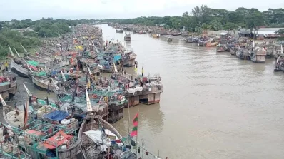 পটুযাখালীর কলাপাড়া উপজেলার মহিপুর মৎস্যঘাট