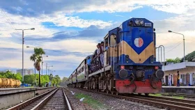 ঢাকা থেকে ট্রেনের বিলম্ব যাত্রা