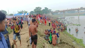 নেত্রকোনার ত্রিমোহনী ঘাটে পুণ্যস্নানে সনাতন ধর্মাবলম্বীদের ঢল