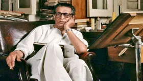 'পথের পাঁচালী'র জন্য জীবন বিমা বিক্রি করেছিলেন