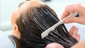 ঝলমলে স্বাস্থ্যকর চুল চান? ব্যবহার করুন টক দই