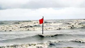 সমুদ্র বন্দরে ৩ নম্বর সতর্কতা সংকেত