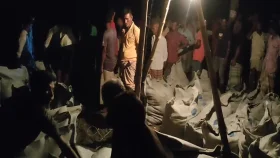 তিস্তায় বালুর বাঁধে ধস, রাতের আঁধারে ৫ বসতভিটা বিলীন