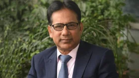 ফুটবলের বাতাস বের করে সরে গেলেন সালাম মুর্শেদী