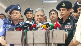 ৭ দিনের মধ্যে অবৈধ অস্ত্র জমার নির্দেশ স্বরাষ্ট্র উপদেষ্টার