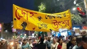 পূজার ভিড়েও দর্শনার্থীদের আরজি কর নিয়ে বিক্ষোভ!