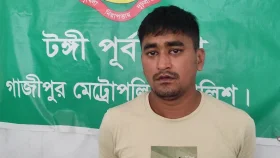 টঙ্গীতে ২০ মামলার আসামিকে ছিনিয়ে নিতে পুলিশের গাড়ি ভাঙচুর