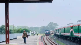 সারা দেশে ট্রেন চলাচল শুরু