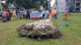 ফরিদপুরে ২ হাজার মিটার নিষিদ্ধ চায়না জাল পুড়িয়ে ধ্বংস
