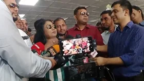 দেশে ফিরেছেন কণ্ঠশিল্পী বেবী নাজনীন