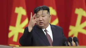 ব্যাপক আত্মঘাতী ড্রোন উৎপাদনের নির্দেশ কিম জং উনের