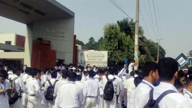 লটারি নয়, মেধার ভিত্তিতে ভর্তি চায় ডিআরএমসির ছাত্ররা