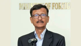 অবৈধ অভিবাসন বন্ধ না হলে বৈধপথে সুযোগ কমবে: পররাষ্ট্র উপদেষ্টা