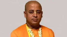 বিমানবন্দরে ইসকন নেতা চিন্ময় কৃষ্ণ গ্রেপ্তার