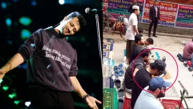 রাস্তায় জুমার নামাজ পড়লেন আতিফ আসলাম!