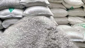 পাকিস্তান থেকে চিনি কিনল বাংলাদেশ