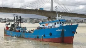 নাবিকসহ দুটি জাহাজ ধরে নিয়ে গেল ভারতের কোস্টগার্ড