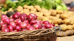 ভারতীয় আলু-পেঁয়াজ থেকে মুখ ফিরিয়ে নিচ্ছে বাংলাদেশ!