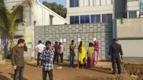 আশুলিয়ায় ২৫ পোশাক কারখানায় সাধারণ ছুটি ঘোষণা