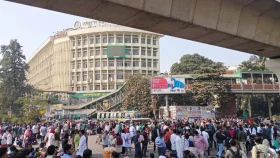 শাহবাগে ট্রেইনি চিকিৎসকদের অবস্থান