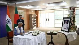 মনমোহন সিংয়ের প্রতি শ্রদ্ধা জানালেন প্রধান উপদেষ্টা