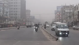 রাজধানীতে জেঁকে বসেছে শীত, গাড়ি চলছে হেডলাইট জ্বালিয়ে