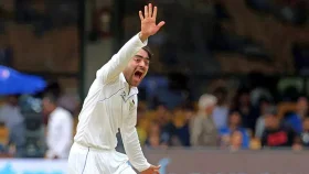 ৬ টেস্টেই তিনবার ১০ উইকেট— যেখানে অনন্য রশিদ