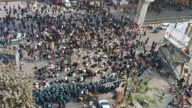 চাকরিচ্যুত বিডিআর সদস্যসহ স্বজনদের সড়ক অবরোধ