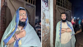 মধ্যরাতে জাবি ছাত্রীর কক্ষ থেকে যুবক আটক