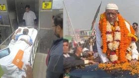 হঠাৎ অসুস্থ হয়ে হাসপাতালে বাবর