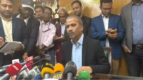 হাসিনাকে ফেরত না দিলে প্রত্যর্পণ চুক্তি লঙ্ঘন করবে ভারত: আসিফ নজরুল