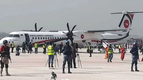 বোমা হামলার হুমকি: বিমানে চলছে তল্লাশি